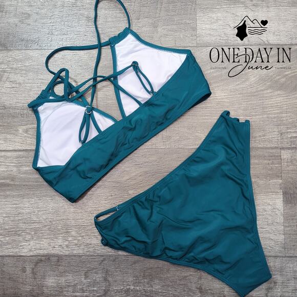 Adisputent Strappy Cross Bikini Swimsuit Size M - Picture 4 of 4